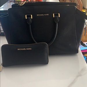 Michael kors black purse and wallet